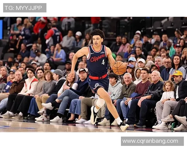 每个人都在乱打！快船锋线新秀竟然单场出现了6次失误？